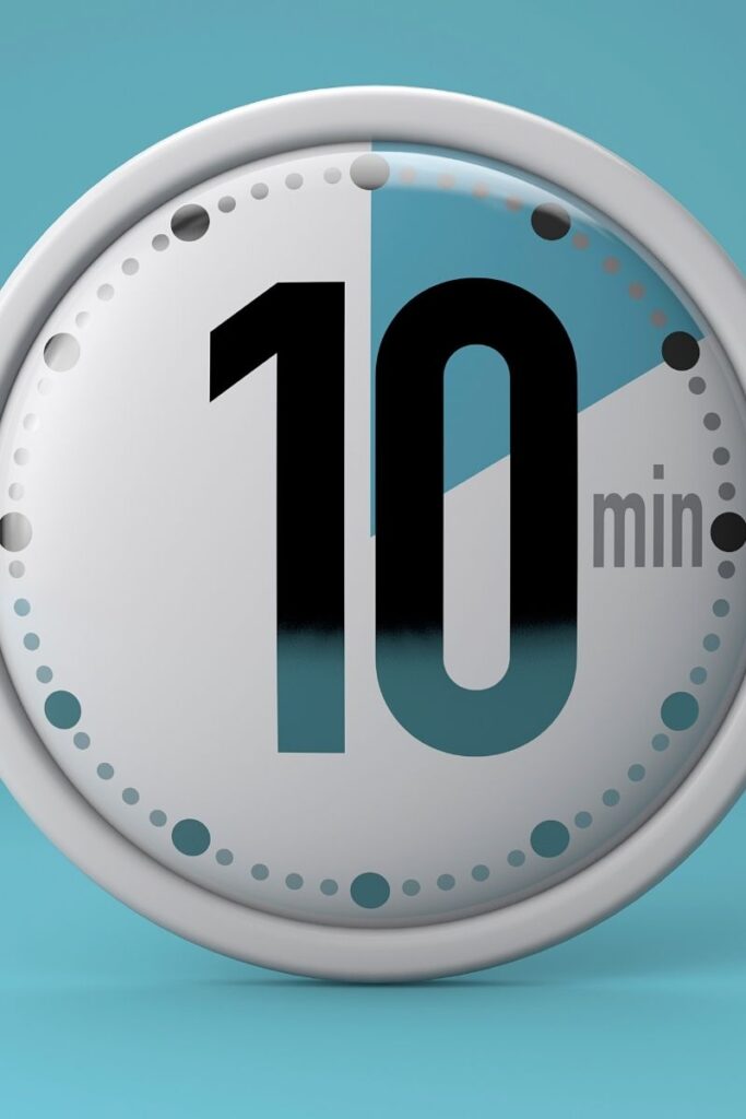 A digital rendition of a round clock. Inside the clock says "10 min"